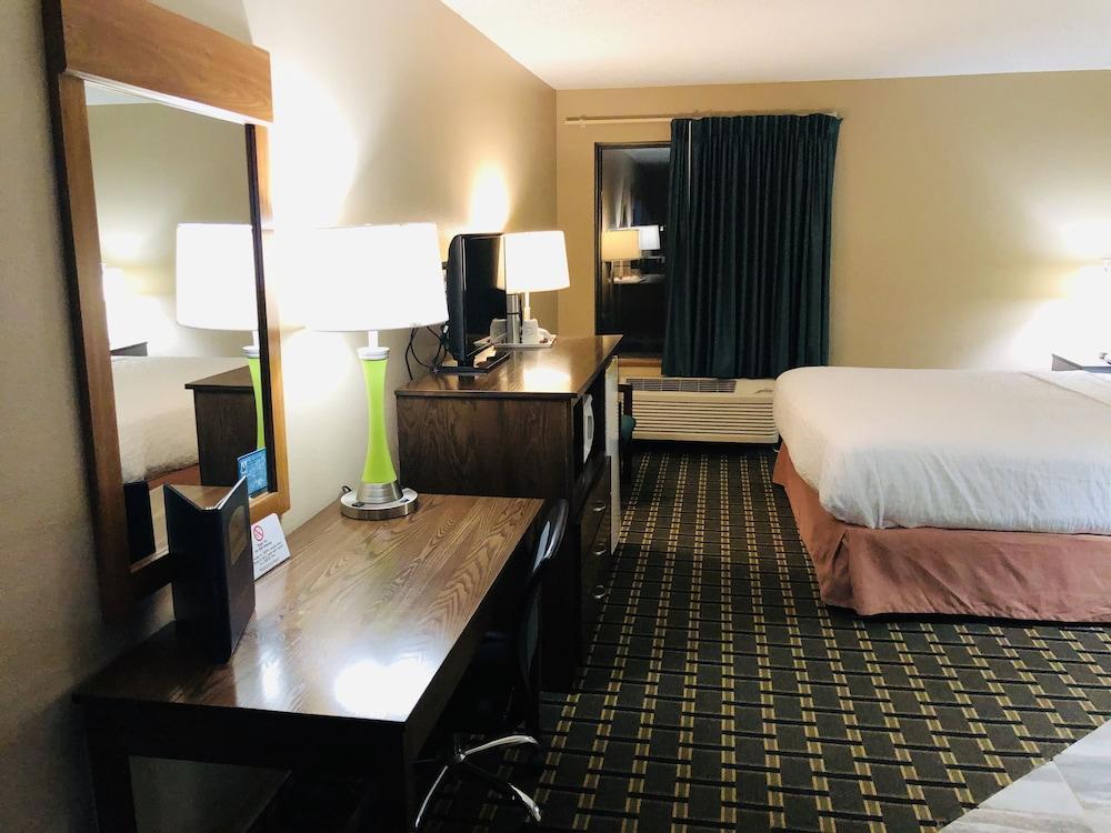 Boarders Inn & Suites By Cobblestone Hotels Columbus 外观 照片